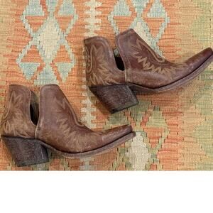 Ariat Dixon Western Booties 8.5 B Naturally Distressed Brown Snip Toes Country
